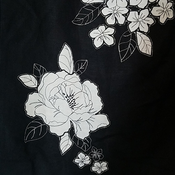 Ann Taylor Loft black andwhite flower prin… - Picture 2 of 8